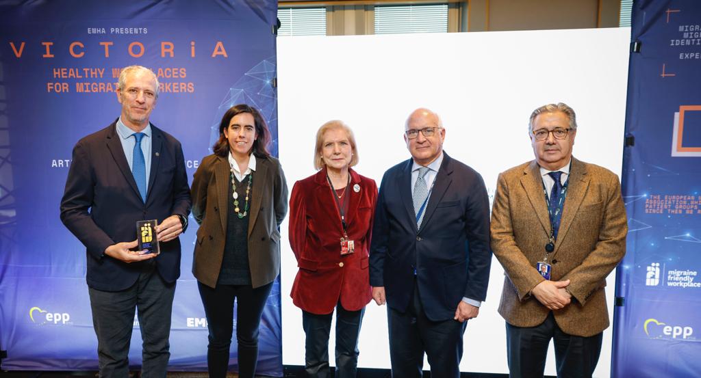 PabloAriasE's tweet photo. En total, 138 millones de personas en Europa padecen trastornos neuronales. La migraña es la 3ª enfermedad más frecuente en el mundo y afecta a más de 41 millones de adultos europeos. Construyamos lugares de trabajo saludables para quienes sufren de migraña 💼🧠💆 @EMHAlliance https://t.co/51qslmGOS3