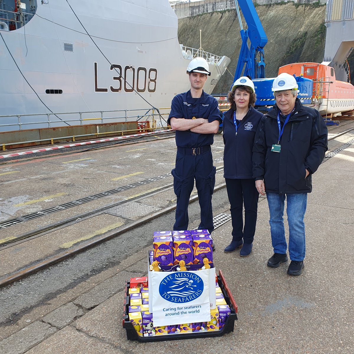 FlyingAngelNews's tweet photo. @apgroupuk, Falmouth made Easter special for crew members at the port by delivering 260 Easter eggs, thanks to the Mission to Seafarers team and generous donations. https://t.co/owujQXk3Jm