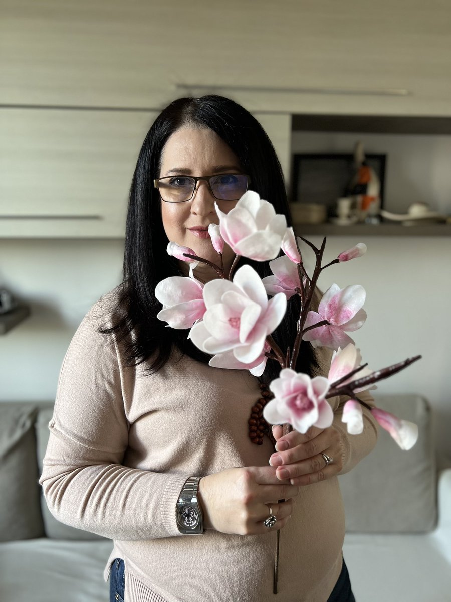 Can you believe these flowers are completely eatable? 🌷🍰