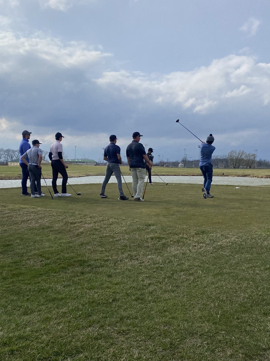 HUHS_BoysGolf's tweet photo. Today, our varsity will travel to @TheOaksGC for the @boys_mggolf Invite.  Our journey started in Central Illinois a few weeks ago during spring break. Built memories, friendships, and established competition.. we are excited for the season! #huhs #WIgolf @GCAOWI  @Wisdotgolf https://t.co/kt0iuefFhR