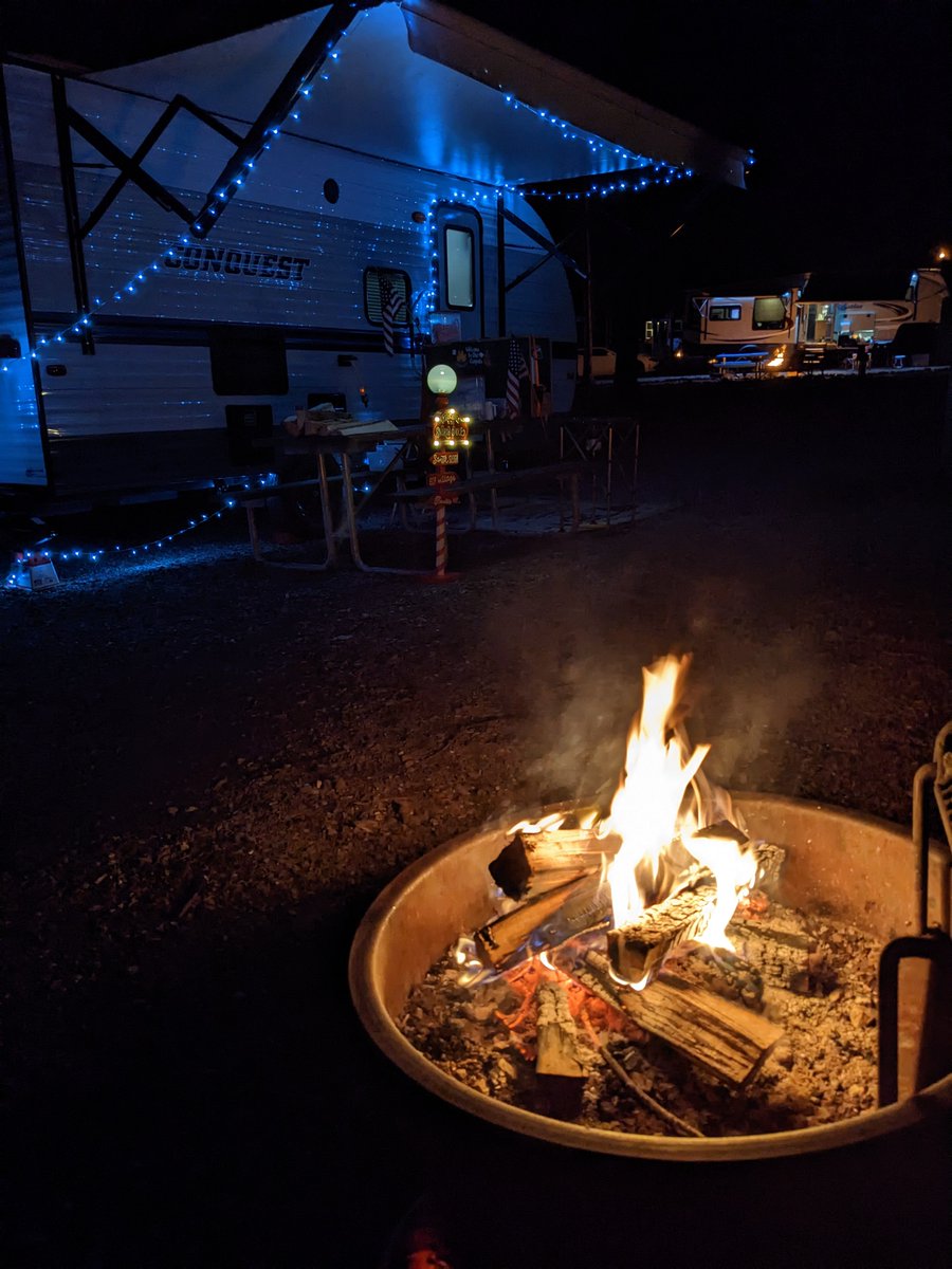 Spent the cool evening around a warm fire. Even better when you are with the love of your life. 

#santalovescamping #camping #campinglife #camperlife #campingtrip #campingtrips #camplife #campingweekend #traveltrailer #traveltrailercamping #santaclaus #rvlife