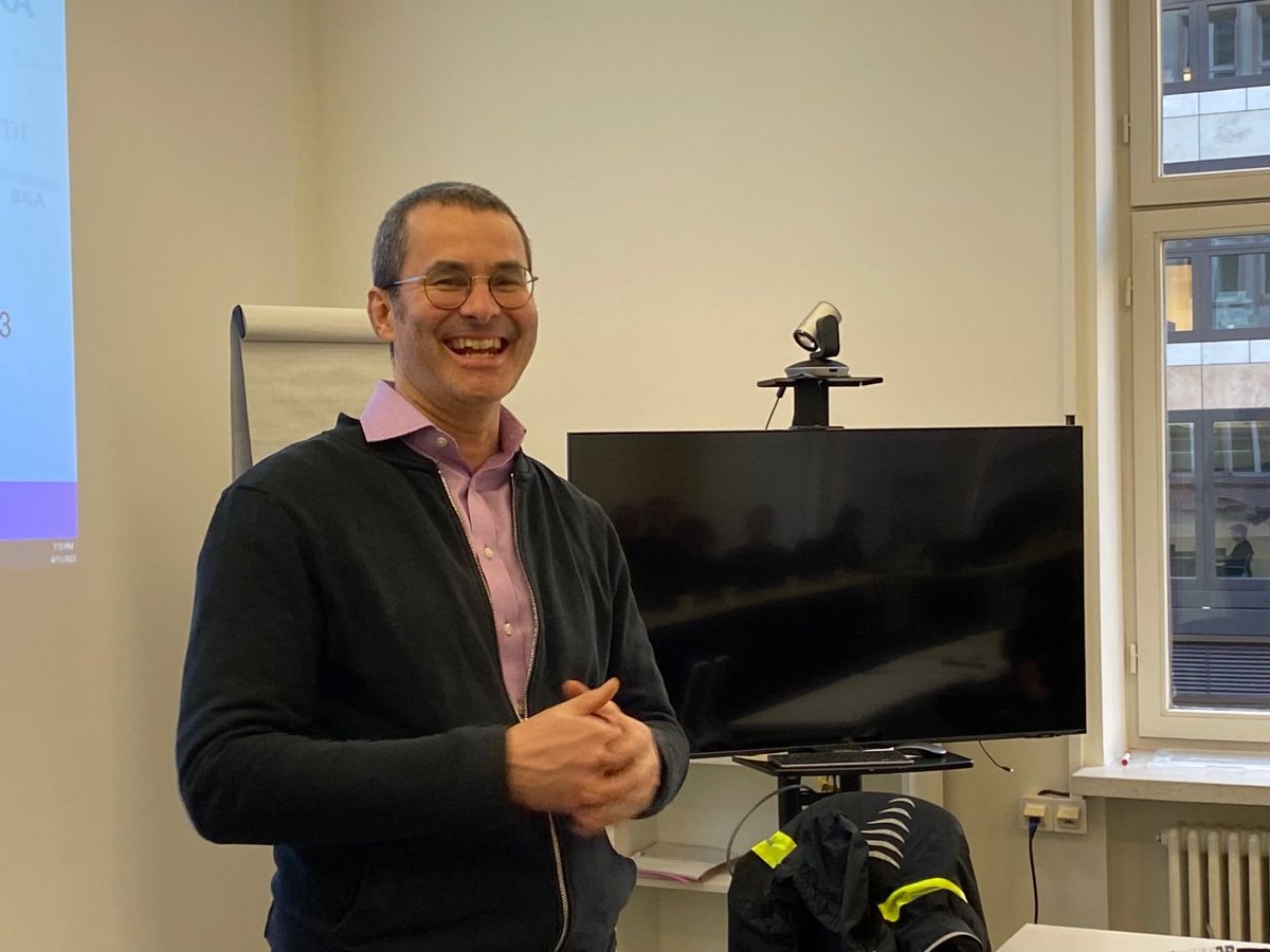HSSC_Security's tweet photo. Superb exchange with @Bund_BMI’s Herr Martin Von Simson Tuesday evening (11.04.2023) @TheHertieSchool about German counter-terrorism works and, of course, also covering career advices, had pizza, and introduced #Tatort series to participants, who showed up with great inputs. https://t.co/5FRzQtppHK