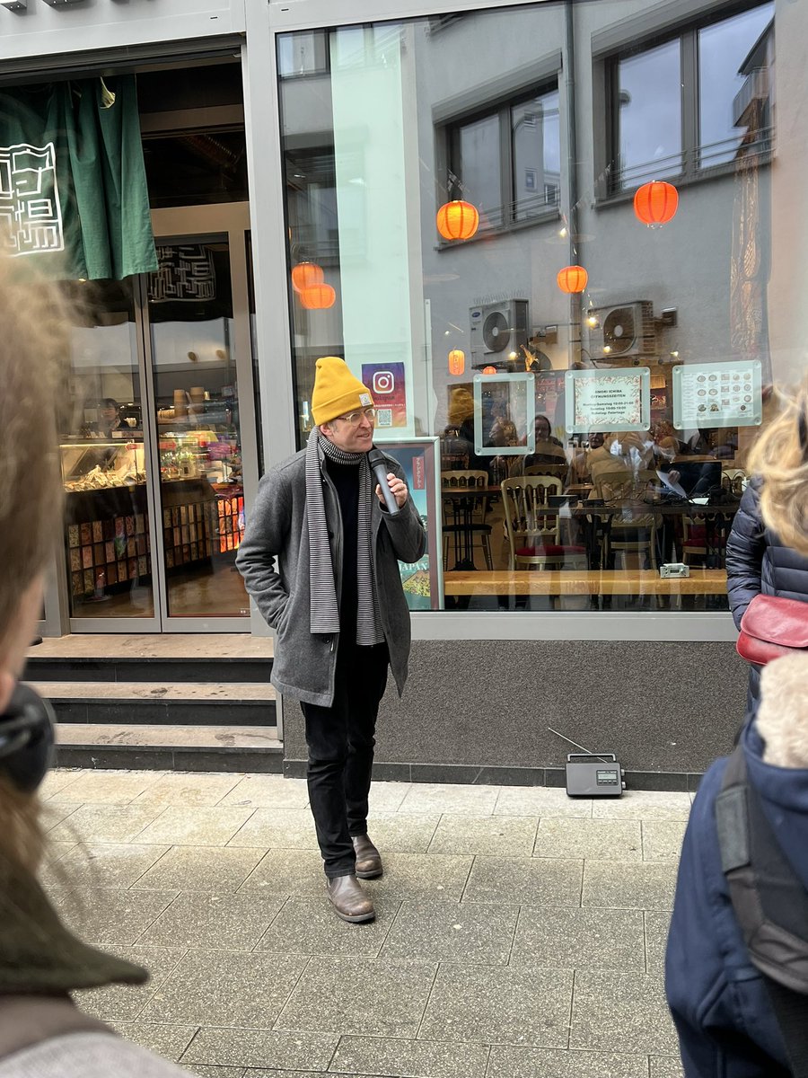 TanjaNeumann's tweet photo. Ole Frahm vom Künstlerkollektiv LIGNA stellt die Radioinstallation „Straße ohne Erinnerung“ vor - zu hören heute Abend ab 20 Uhr und am 23.4.! #METAhubFFM #MappingMemories https://t.co/dHdsczK4uy