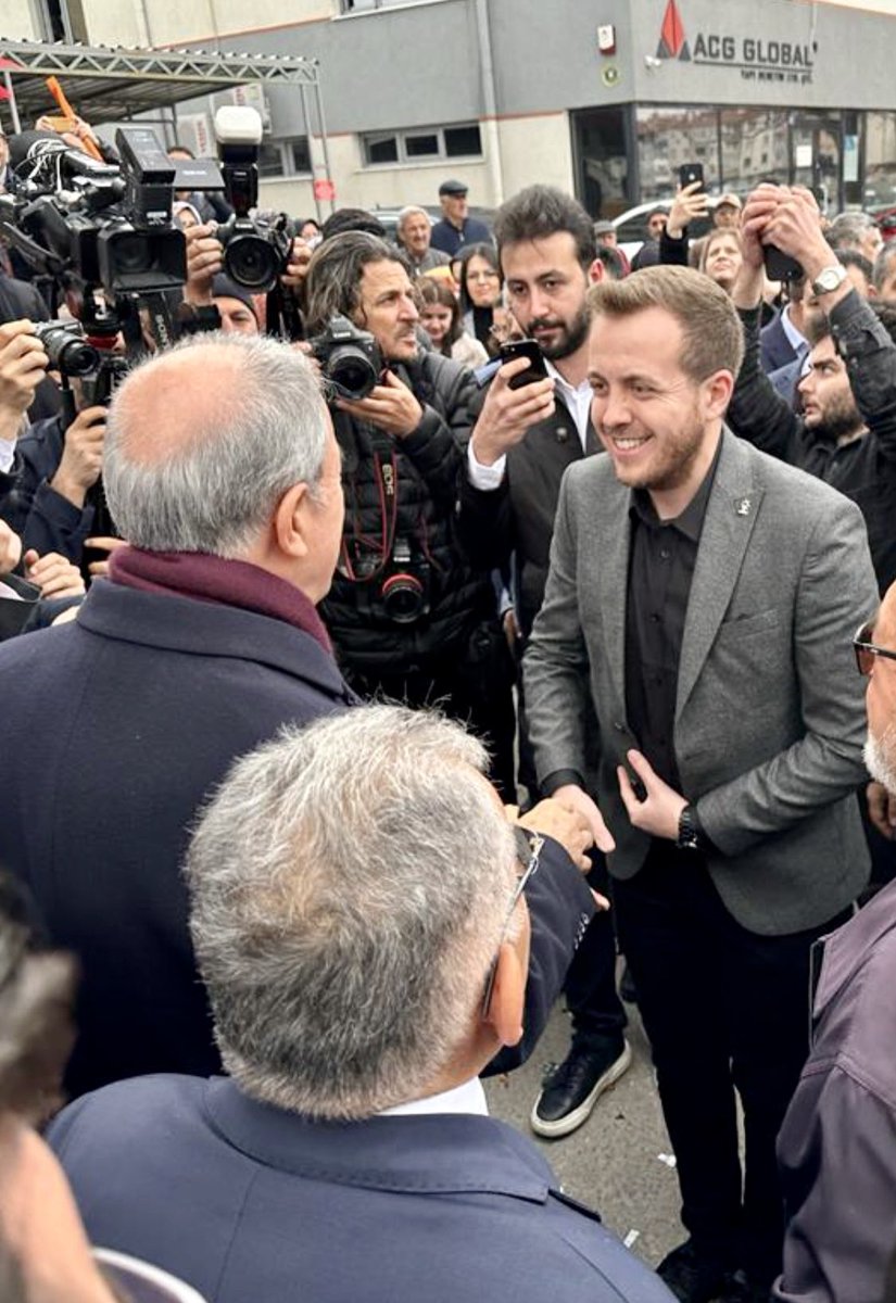 izzetsacmaci's tweet photo. Milli Savunma Bakanımız ve 28.Dönem Kayseri Milletvekili Adayımız sn. Hulusi Akar‘ı parti binamızda karşıladık. https://t.co/lCvK1vHo5Z