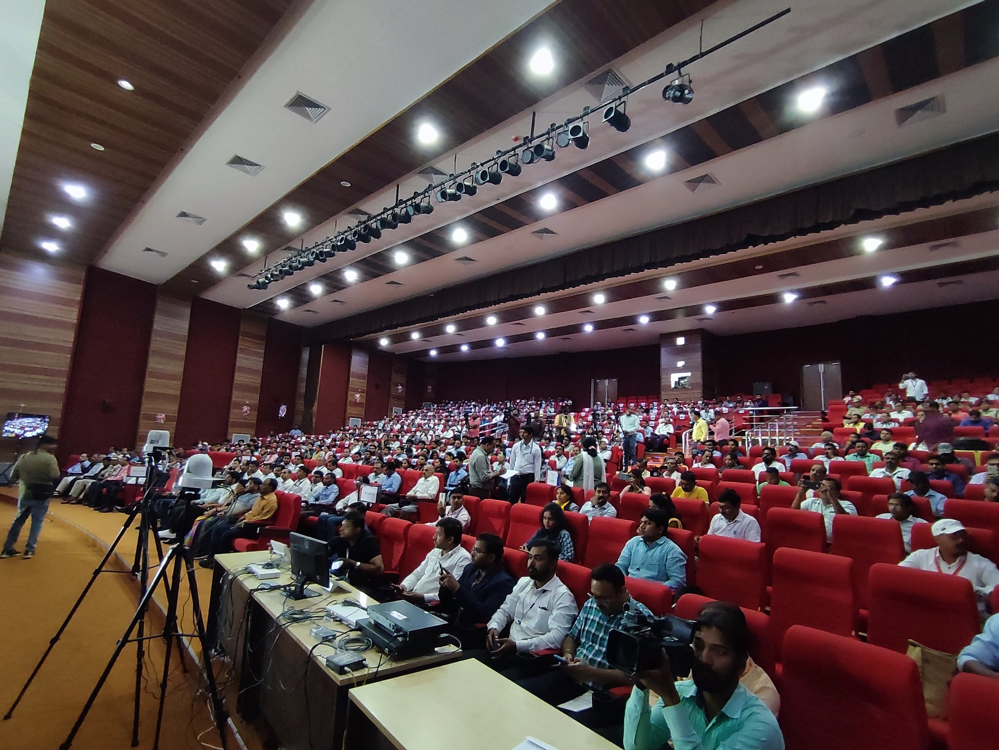 अर्जुन मुंडा ने रोजगार मेला में झारखंड के 272 युवाओं को दिये नियुक्ति पत्र Arjun Munda gave appointment letters to 272 youths of Jharkhand in employment fair