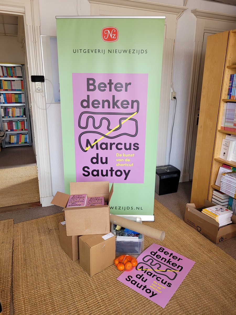 Wij zijn er klaar voor! Bezoek van <a href="/MarcusduSautoy/">Marcus du Sautoy</a>, om te beginnen met de boekpresentatie &amp; signeersessie morgen tijdens de Nationale Wiskunde Dagen <a href="/NWDconf/">NWD Conferentie</a> en het gesprek met @daagterberg  in @SPUI25 op maandag!
#beterdenken #marcusdusautoy #wetenschap #shortcut #wiskunde #slim
