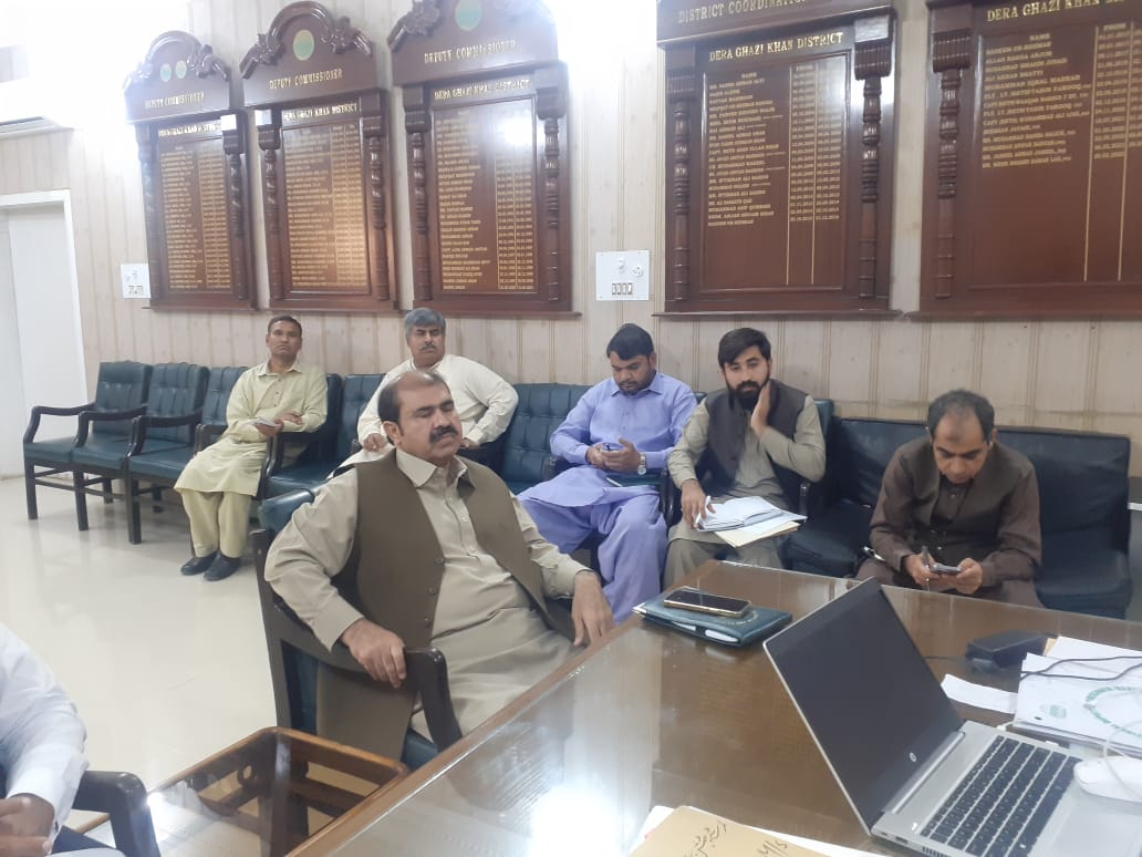 dcdgkhan's tweet photo. تونسہ کی نواحی بستیوں کو رودکوہیوں کے سیلابی پانی سے بچاؤ کیلئے ہنگامی اقدامات
کو یقینی بنایا جارہا ہے،محکمہ زراعت ایگریکلچرل ونگ پانی کے کٹاؤ کا رخ سیدھا کرے گا۔ https://t.co/zRxIf1q44u