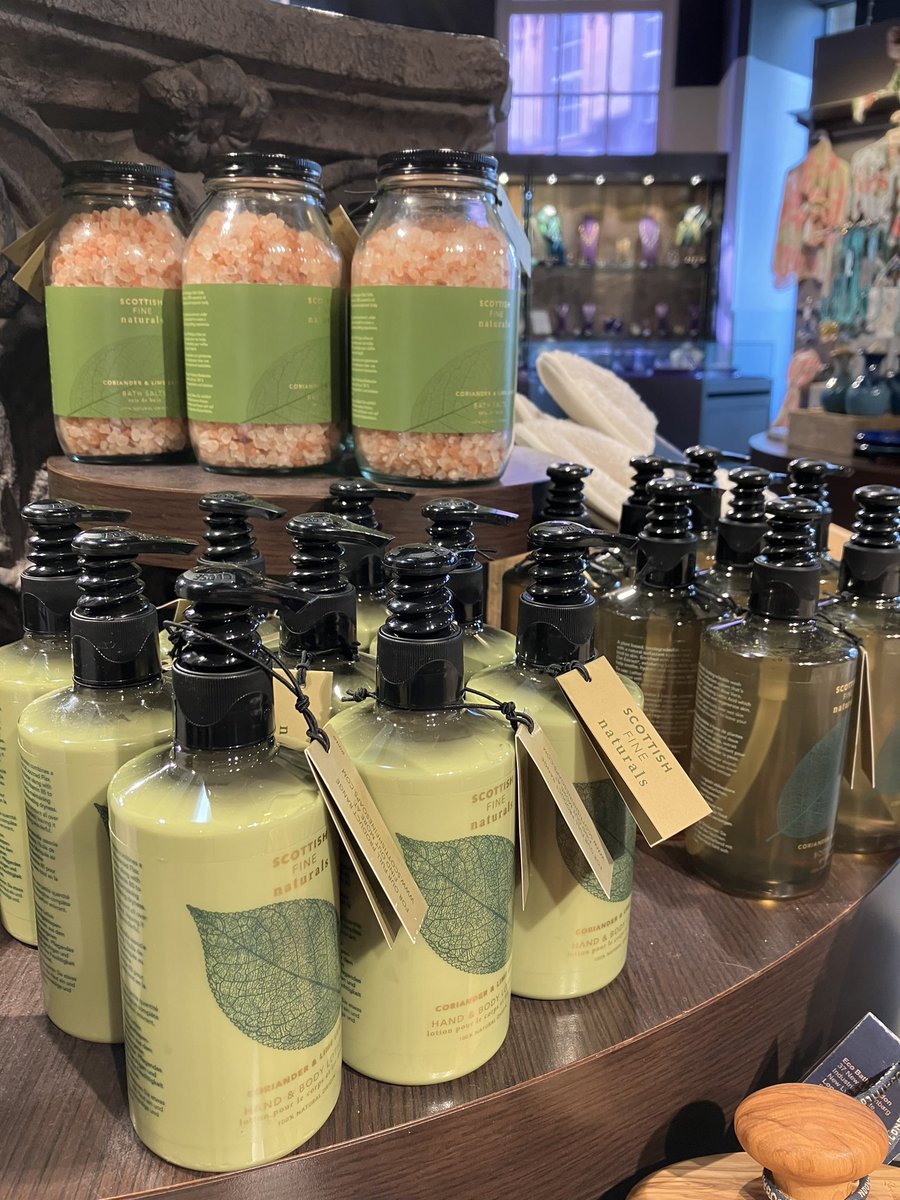 RomanBathsBath's tweet photo. We have a brand new product range in the #RomanBaths shop! Introducing our Coriander and Lime Leaf bathing products 💚🌿 The range includes body lotion, soap, hand cream and bath salts, all with a natural herbal blend fragrance of citrus, earthy and woody notes 🍋 https://t.co/M507gnEAMX