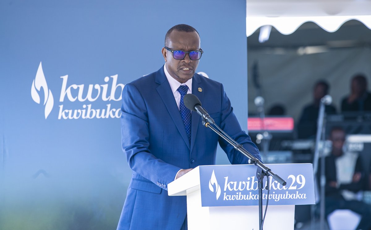 Unity_MemoryRw's tweet photo. Uyu munsi, Hon. Min. @DrDamascene yifatanyije n’Abanyarwanda n’abandi bayobozi mu gusoza icyumweru cy’icyunamo #Kwibuka29. Mu ijambo rye, yahumurije imiryango yabuze ababo n’abitabiriye uyu muhango...
1/4 https://t.co/j1XdwDisnL