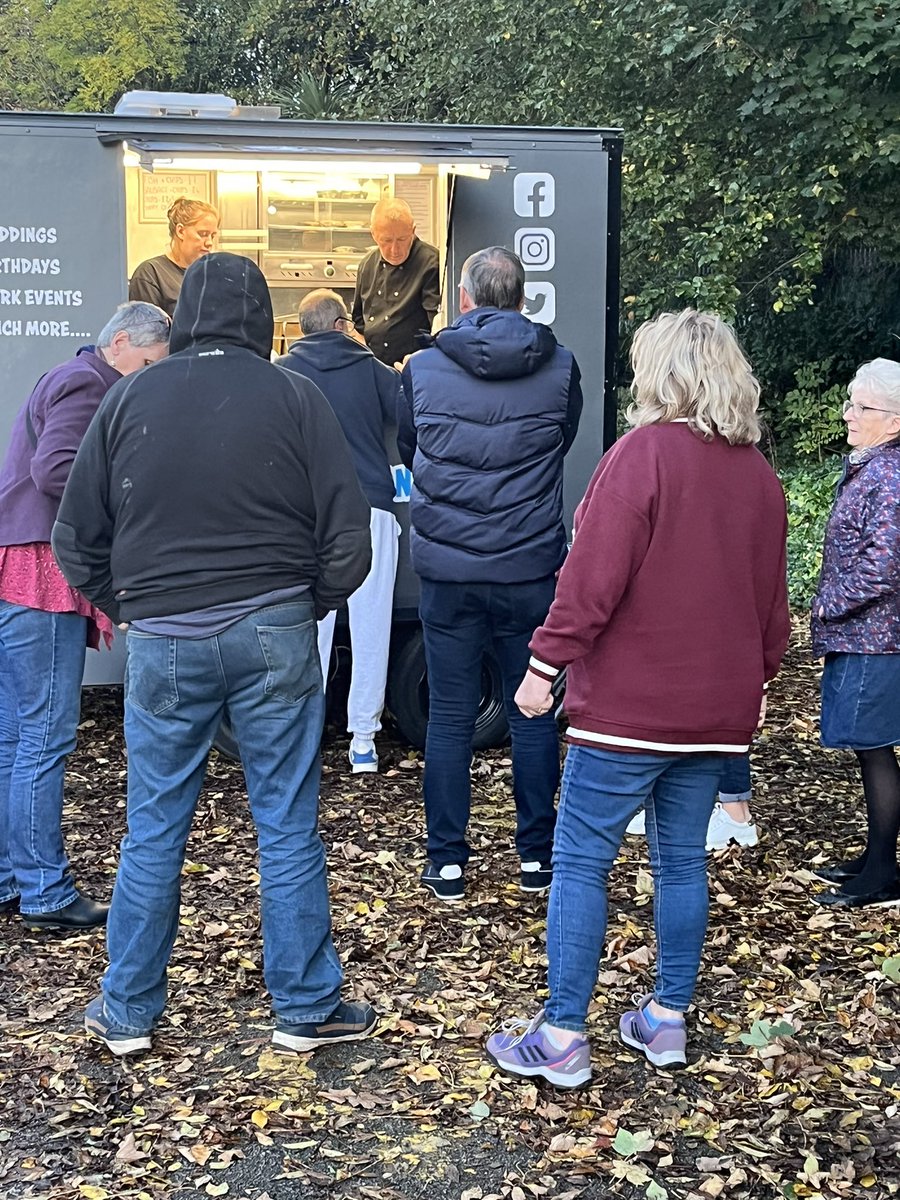 matts_mobile22's tweet photo. Hooray we’re back at @TheWhiteHart15  - Woodley tonight from 4pm til 8pm 

We’re looking forward to seeing you all again later for #chippytea #takeaway #eatin https://t.co/nYxI6ajwjh