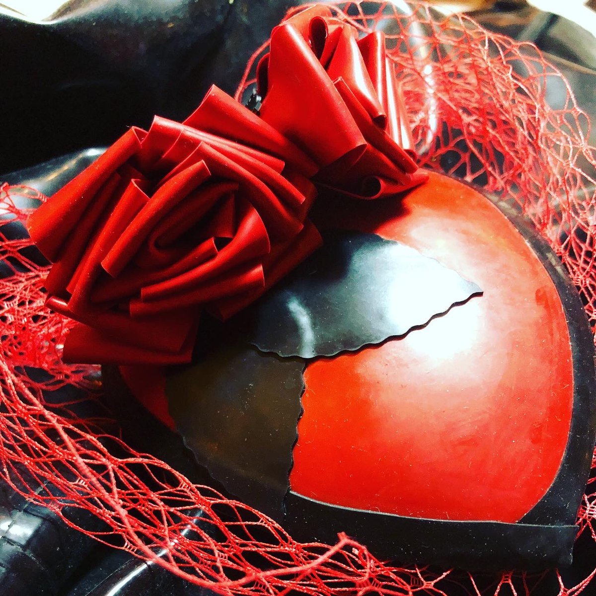 DebaucheeDesign's tweet photo. Cute #latex #rubber Teardrop Fascinator Hat with Double Rubber Rose &amp; leaves detail, Birdcage French Veil. Available in any colour from @radicalrubber. Purchase Etsy for £75: https://t.co/kE3mA7bmNc #latex #latexfashion #latexfetish #latexdress #latexaccessory #latexhat https://t.co/EkmcplYscB