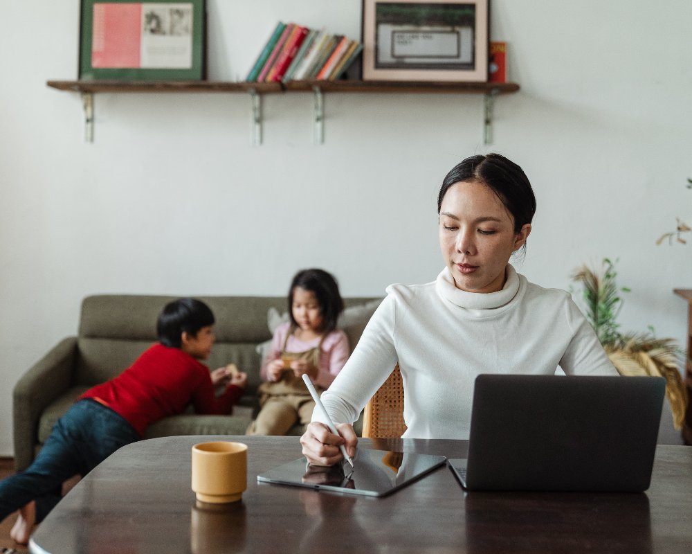 Salesfully's tweet image. 🌍 The future of work is here, and it&apos;s all about distributed teams! Discover how embracing this new normal can revolutionize your business...🚀 Read more: bit.ly/416jSVq #DistributedTeams #RemoteWork #FutureOfWork #GlobalTalent #productivitytips