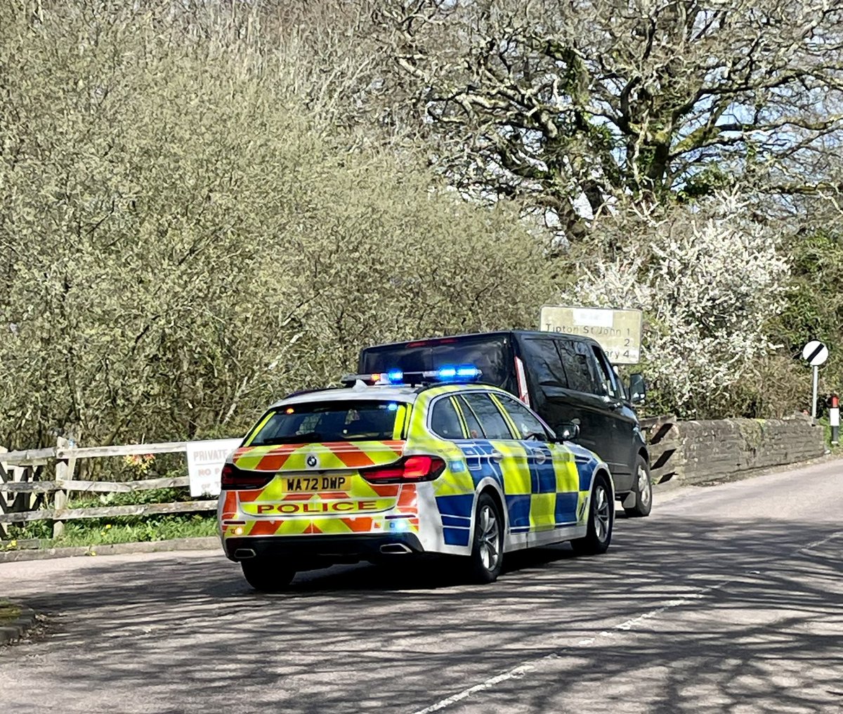 _IanAdams's tweet photo. Great to see one of the @DC_RPT Sgt’s and his colleague out and about in #EastDevon this morning! #StopCheck https://t.co/fgKCpdhEiz