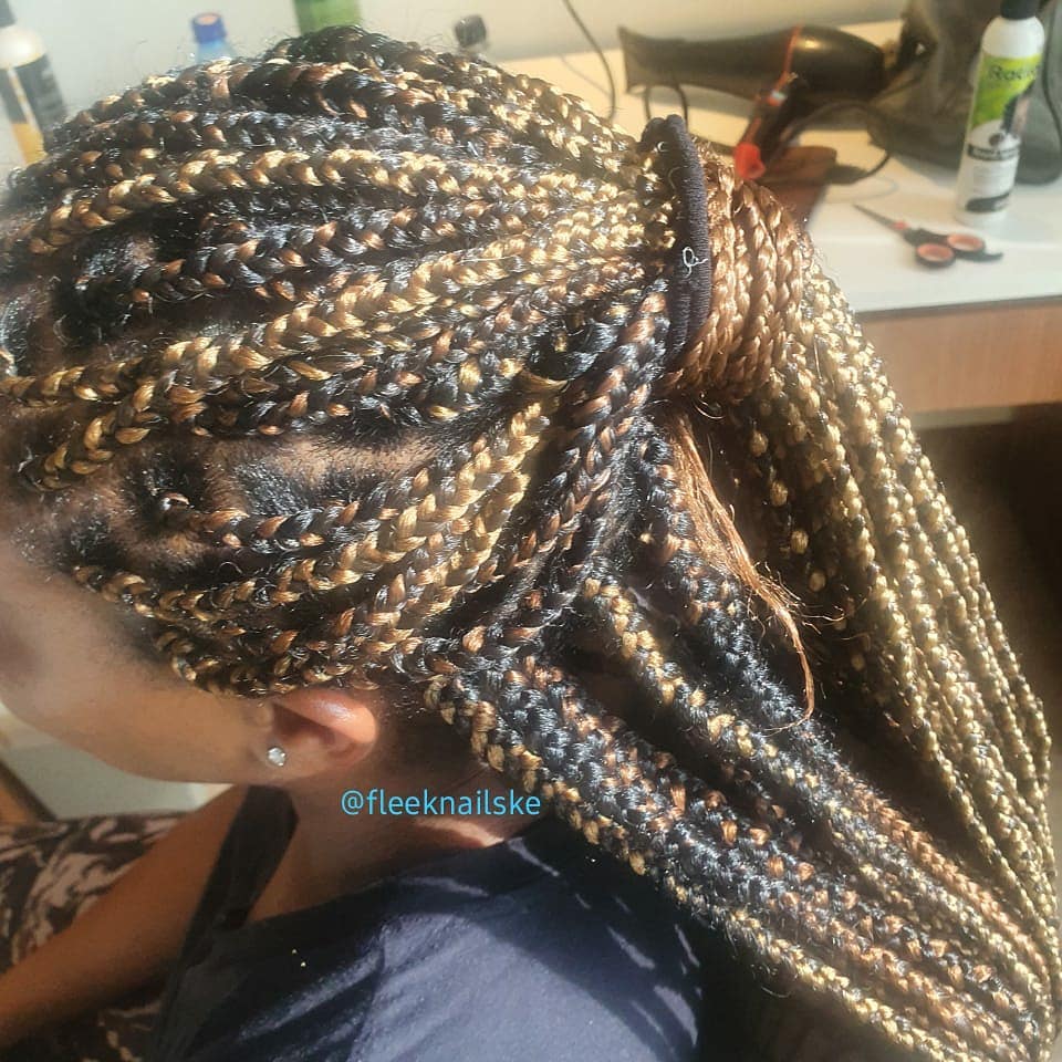 Our client was having a stop over in NBO and requested our services. She had her own extra long braids brought from her country.
We traveled all the way to her hotel at JKIA and as usual, did our magic just before her next flight📷
#mobilehairdresser #mobilebeautician
#braids