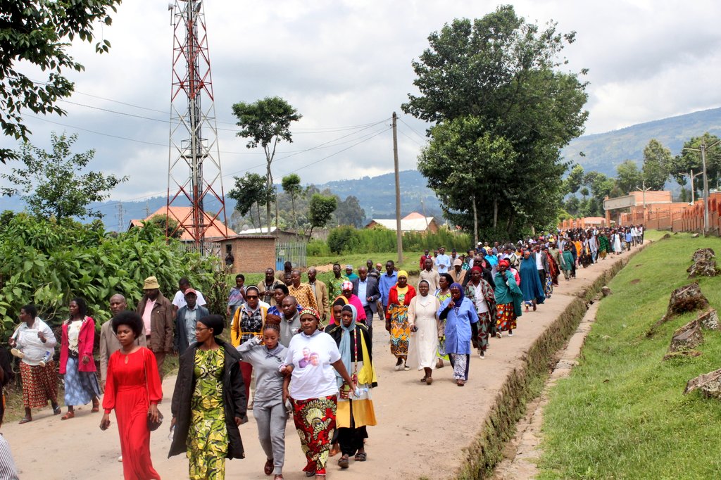 Uyu muhango witabiriwe na Perezida wa Njyanama y'Akarere  <a href="/MichelNdayambaj/">Ndayambaje Michel</a> arikumwe na Mayor <a href="/ramuli_janvier/">JanvierRamuli</a>, Komite ya IBUKA iyobowe na <a href="/rusisiro2016/">Rusisiro Feston</a>, Abagize inama y'Umutekano itaguye muri <a href="/RwandaNorth/">Northern Province/ Rwanda</a>, Abayobozi n'abakozi mu nzego zitandukanye, Abakuru b'amadini n'abaturage.