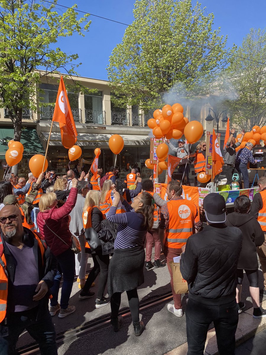 udcfdt06's tweet photo. 12 eme mobilisation à Nice contre #lareformedesretraites . Toujours autant de détermination dans la rue , la CFDT toujours aux côté des travailleurs et travailleuses.💪 https://t.co/Bht5OtnktL