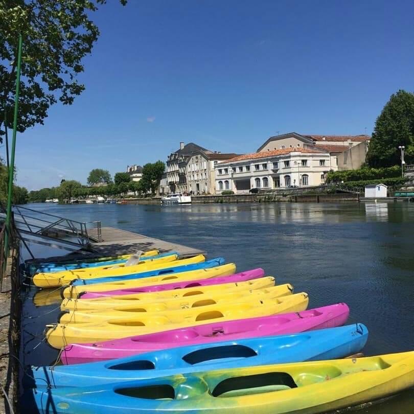carrutherslive's tweet photo. Belles scènes de #Cognac 🇫🇷

📸 courtesy of: #DestinationCognac https://t.co/ecPsjQSTe1