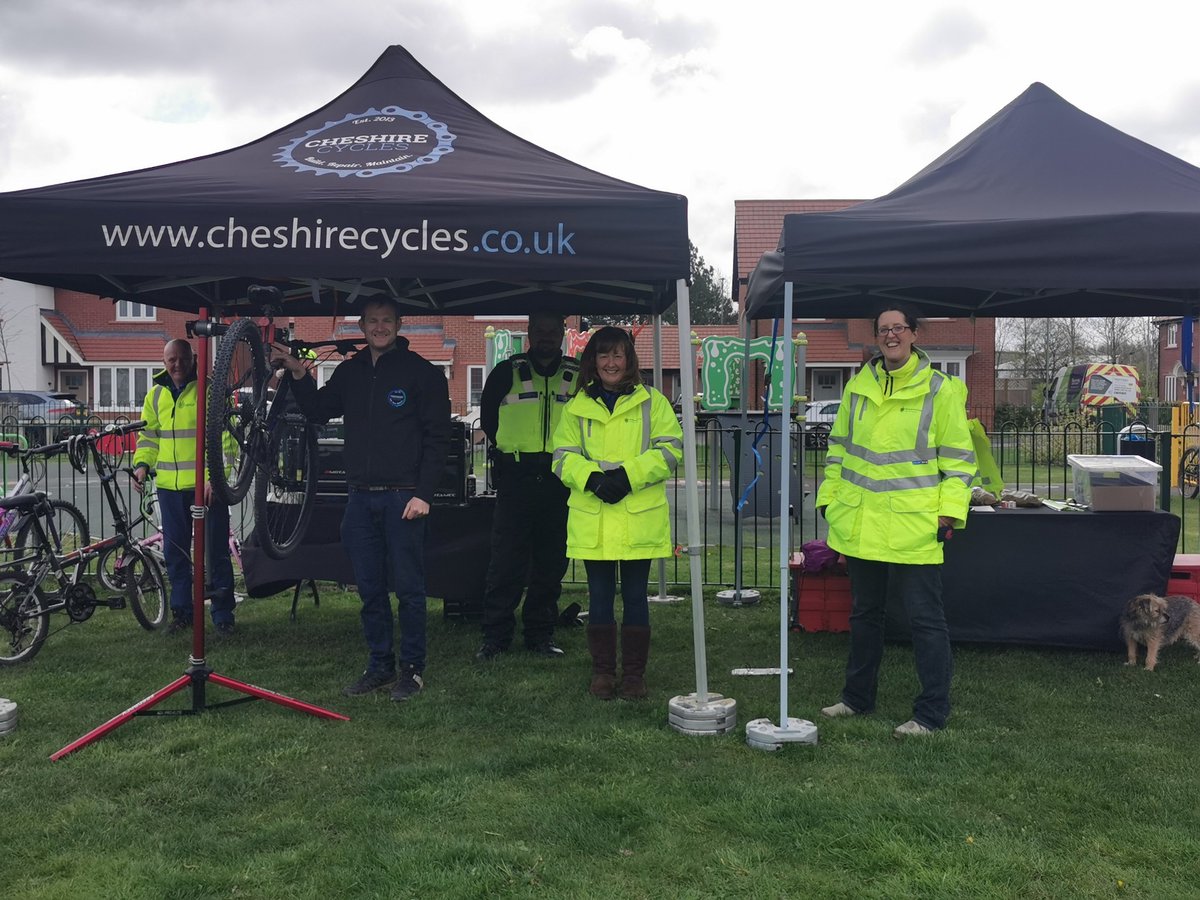 PoliceWarr's tweet image. Pcsos Spruce and Heaps are working with WBC Smarter choices team carrying out bike marking and bike maintenance over at Lingley Green alongside 
Mike from Cheshire cycles
Busy morning so far #bikeregister #BikeMarking