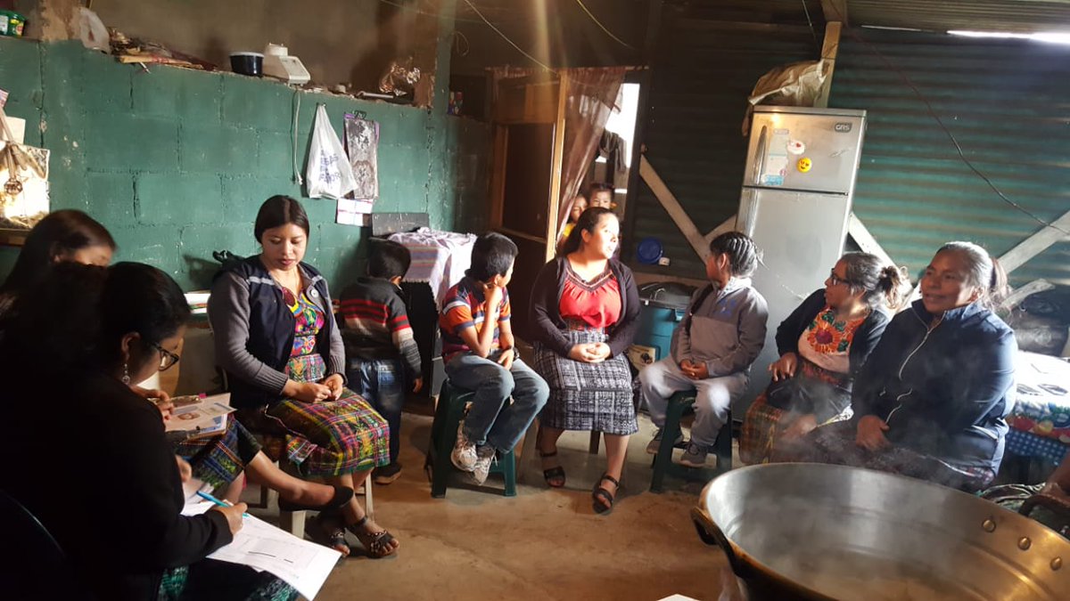 SESAN_Solola's tweet photo. Sensibilizar a madres de niños menores de 5 años desde las comisiones comunitarias de #SAN es importante para promover buenas prácticas de salud y nutrición, como la preparación de alimentos nutritivos, desarrollado en Tzanjuyu, Santa Maria Visitación, desde MAGA, OMSAN y SESAN. https://t.co/mgCTzDrefj