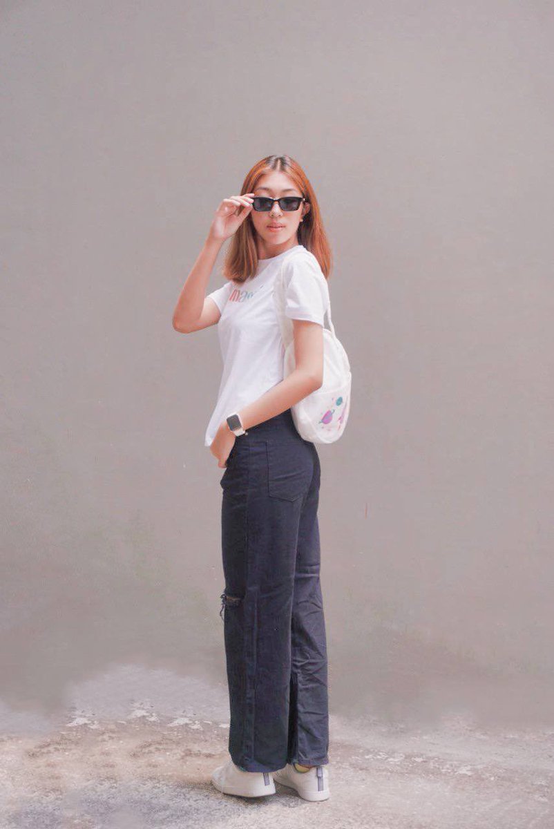 themassico's tweet photo. complete your everyday outfit with our massi shirt 💌 our massi shirts are perfect for the mall, gym, house, or school! you name it 🧚‍♀️

🪷 PRE ORDER LINK: https://t.co/fx0hBpK8J1

🖊️: Sofia Briones
📸: Paula Gaddi https://t.co/gl2fzzrZkB