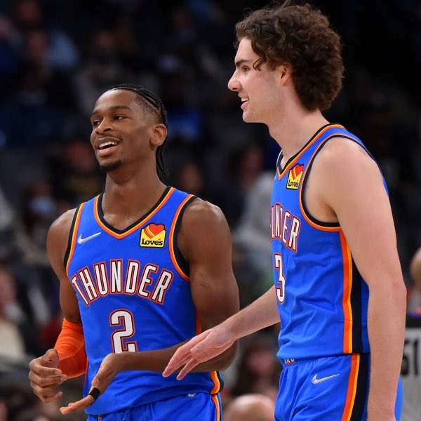 #NBA

Oklahoma, New Orleans'ı 123-118 mağlup etti ve Play-In 8.sıra eşleşmesinde Minnesota`nın rakibi oldu.

Chicago, Toronto`yu üçüncü çeyrekte 19 sayı geriye düşmesine rağmen 109-105 mağlup etti ve Play-In 8.sıra eşleşmesinde Miami' nin rakibi oldu.

#NBAPlayoffs #NBATwitter