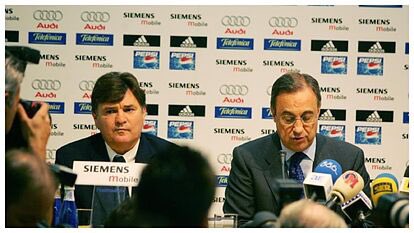 ❗️En estos momentos está reunida la cúpula de Impostores FC para tomar una decisión relacionada con el futuro de un futbolista del primer equipo.

⏰ 13:30 -&gt; COMUNICADO
🎙️ 14:00 -&gt; RUEDA DE PRENSA