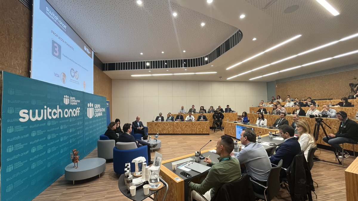 EDEMempresarios's tweet photo. Valencia ecommerce: switch onoff. 

Mesa redonda "Fraudes: medidas para evitarlo en ecommerce" con @Visa_ES @sothis @Cajamar moderado por @martadelamo. https://t.co/Bc9U5GH1kw
