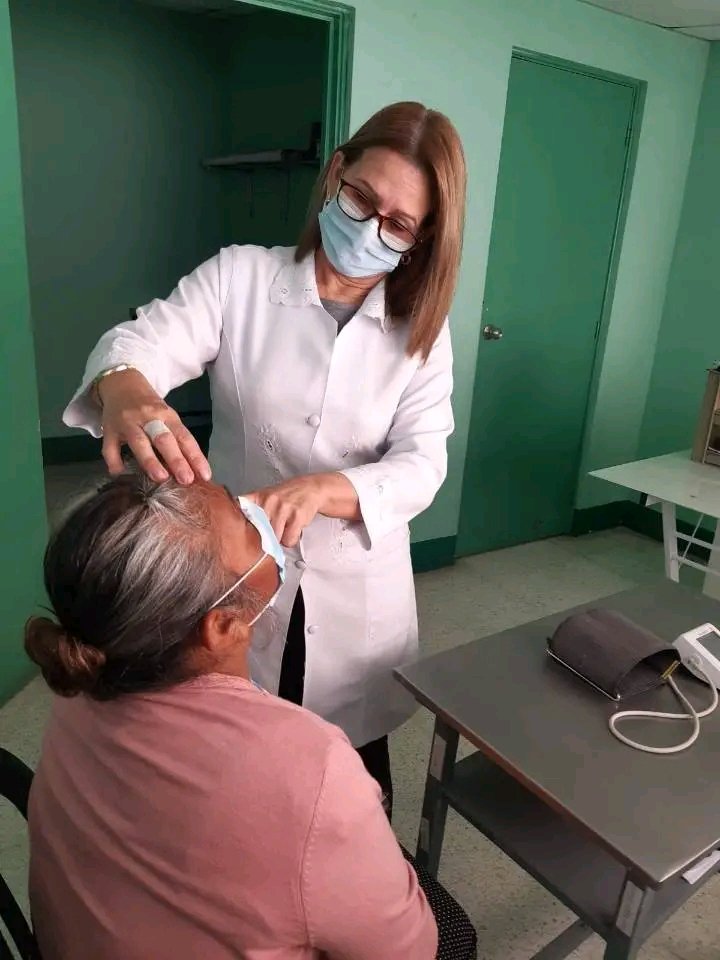 "Tras las huellas de los colaboradores 🇨🇺"
A Guatemala llegó el calor y la solidaridad  del los santiagueros haciendo el milagro de devolver la visión a los necesitados.
Ellos la llaman simplemente 
la Dra. Maria, la 🇨🇺.
#CubaCoopera 
#60AñosSalvandoVidas
#AsambleaDelPueblo