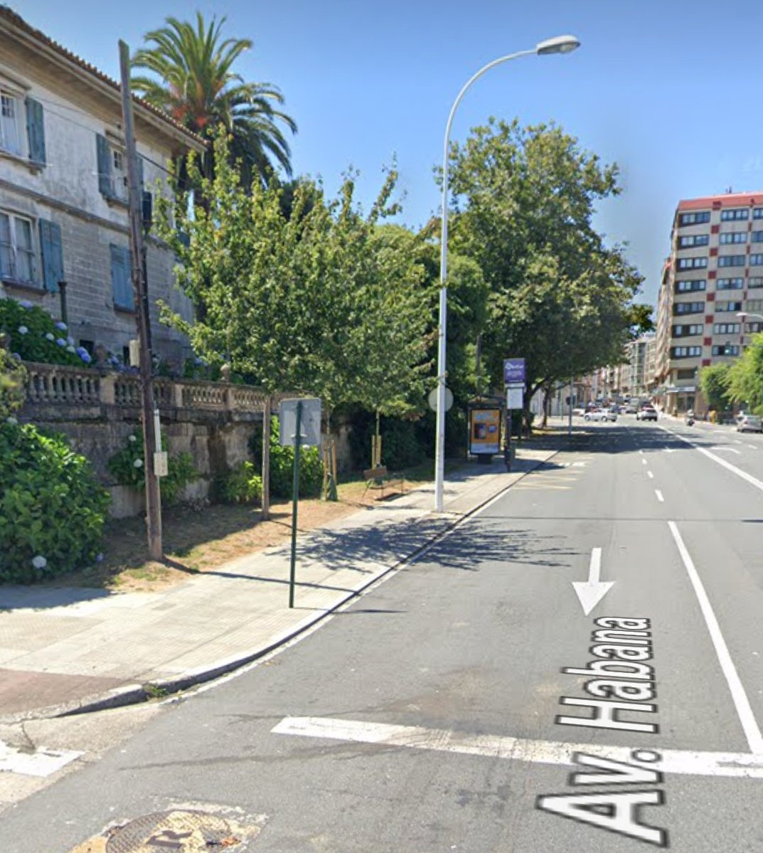 BlogBusurbano's tweet image. Hoy: Labores de reubicación de #marquesina en la #Par134 de las #Lín3 y #Lín3A.
De la Avda. de La Habana 25 podríamos decir que se desplaza prácticamente al cruce con #EduardoDato.

(PD: hasta no hace mucho había multas aleatorias ahí, no era "lugar de aparcamiento", sino carril)