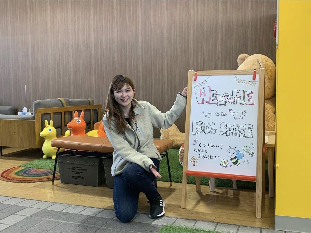 hiace_misato's tweet photo. 三郷店NEWスタッフ⁉️

キッズスペースに新しいクマさんが仲間入り🎶🐻

ご家族揃って楽しめるショップです😁

是非お気軽にご来店下さい😊

https://t.co/wEFjT1Rq9B

#flexdream #ハイエース専門店 #フレックスドリーム三郷店 https://t.co/P29zUm1vR1
