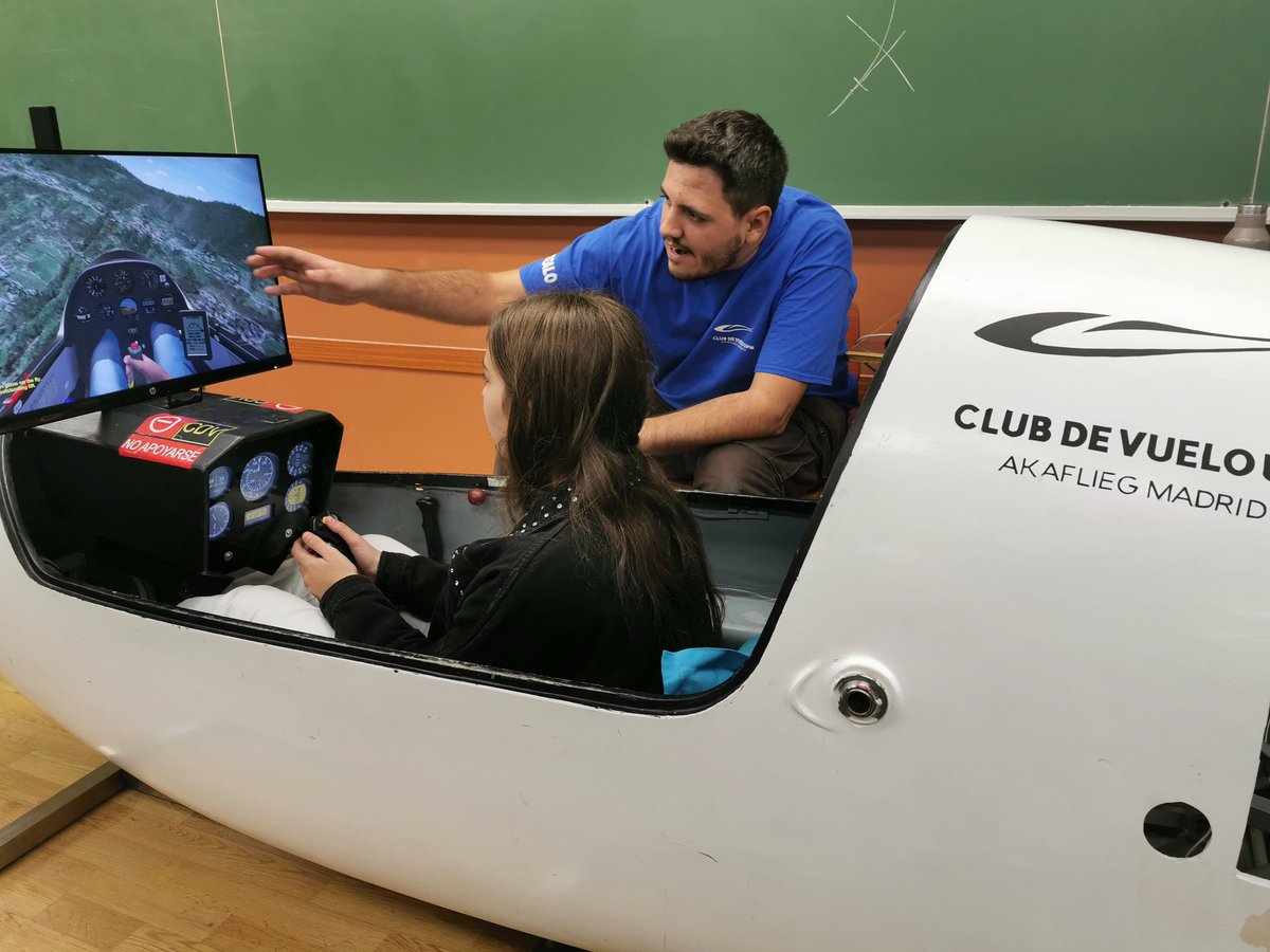 Ahora conocen el vuelo a vela, de la mano del Club <a href="/vueloUPM/">Club de Vuelo UPM</a>. Primero una introducción a los conceptos básicos y la física que rige el vuelo sin motor y después, una sesión práctica para aplicar lo aprendido.
#ETSIAE #somosUPM #4ESOEmpresa #asociacionesestudiantesETSIAE