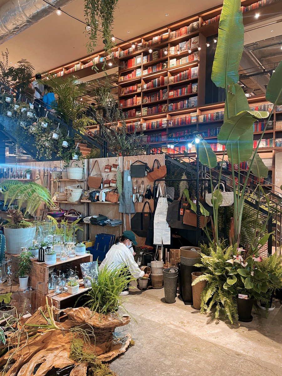 stb_2764's tweet photo. 【高知 蔦屋書店】 https://t.co/JYggicDE4J