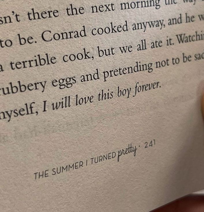 hlute__i's tweet photo. Who else can't get over this book <3 https://t.co/NTkrjNJcDP