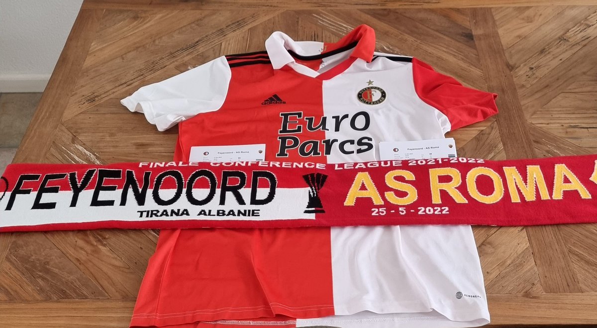 10Wvh's tweet photo. We zijn er klaar voor op, naar @DeKuip ⚽️
#feyas
@CafetheHideAway 👊🍻
@Feyenoord @OfficialASRoma
@EuropaLeague https://t.co/v4gmFt0v2S