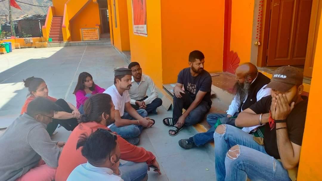 atulsati1's tweet photo. Tunneling exercise conducted by NTPC turned the fate of Joshimath upside down. 

Activists hold strike in Joshimath since rehabilitation not provided to affected families

#JusticeForJoshimath https://t.co/Z9z3yHR3OG