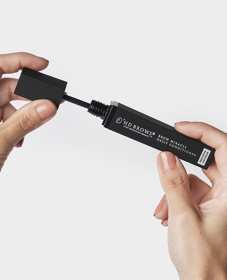 thepoizdbar's tweet image. THE BROW MIRACLE DAILY CONDITIONER

Looking for a way to enhance your brows and achieve the perfect look? Look no further than our amazing brow serum, now available at our salon for only £25.

#browserum #browconditioning #hdbrows
