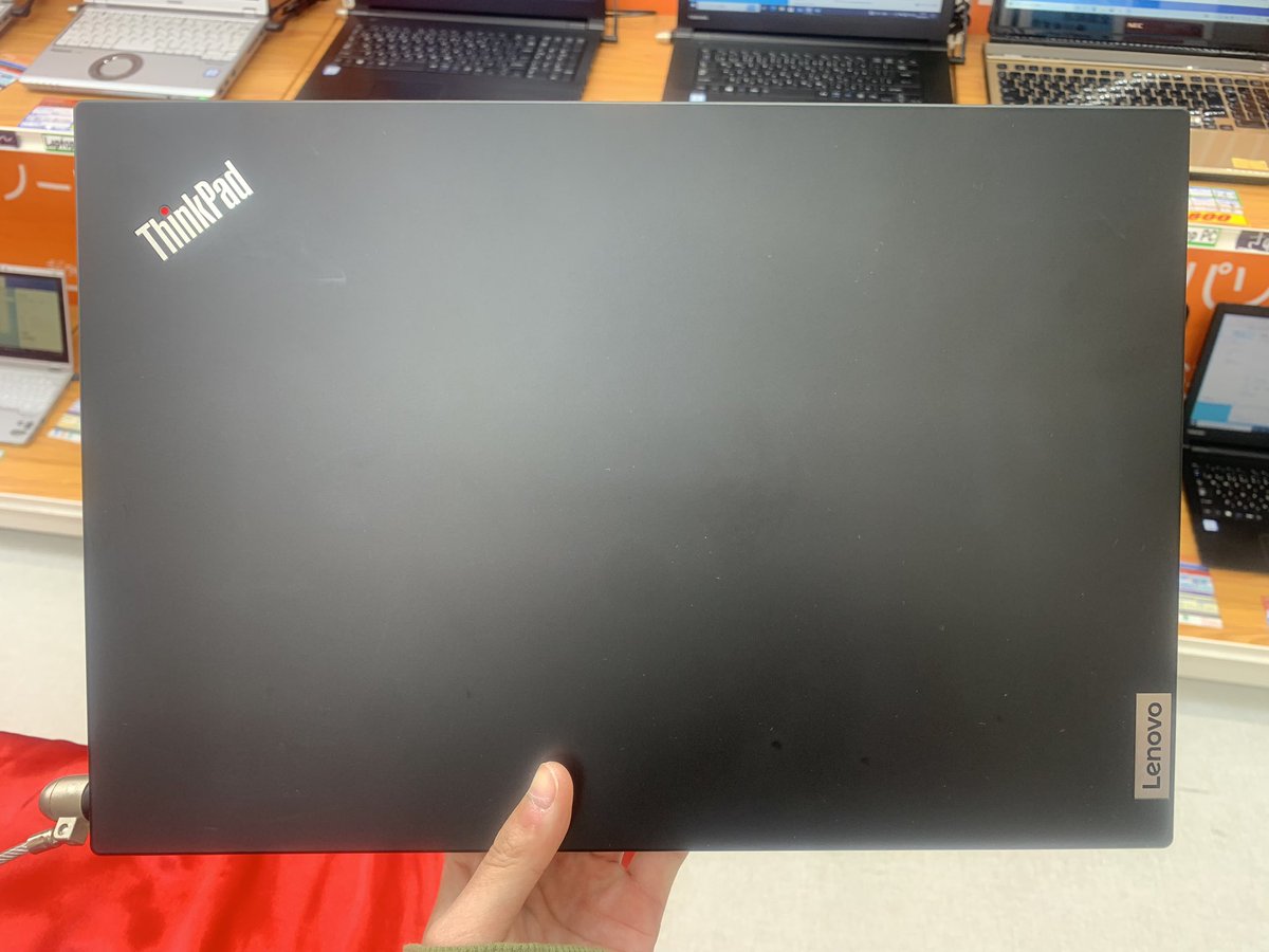 PCcomfullAKB4's tweet image. 今週の秋葉原4号店限定セール！
④【ThinkPad L15】
第10世代のThinkPad！従来のLシリーズと比べて薄く、スタイリッシュ🕺
キーボードの打ち心地がとにかく良い⌨️抜群の処理能力と相まって、作業がスルスル進みます♪
状態も良いです👍
🟦Windows11対応🟦

在庫は10台！
#Lenovo #ThinkPad #L15