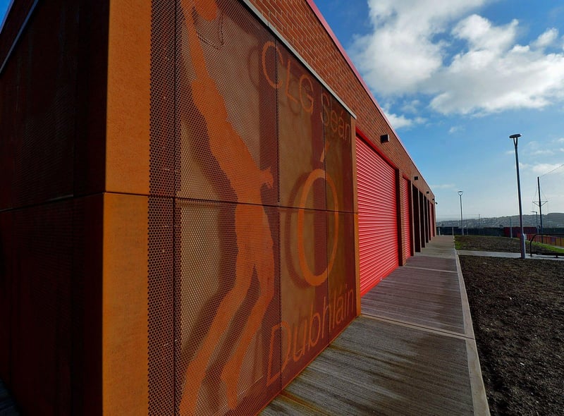 Graepels's tweet photo. #PicturePerf and Corten Steel- a match made in heaven!
Seรกn Dolan's brilliant new clubhouse pavilion in Derry features two designs in Corten, including a perforated image of Seรกn Dolan himself, a former GAA player and musician.
#Graepels #SeanDolans #GAA #PerforatedSheet #Corten https://t.co/kHPZTgt28U