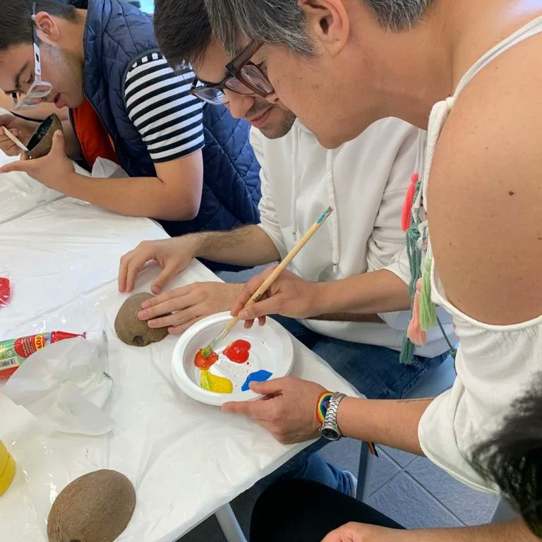 AsocAMIMET's tweet photo. Seguimos con los campamentos de Semana Santa de AMIMET. 

Ayer miércoles hicimos diferentes actividades. 👇
 
🗣️ Charla cuidado del medioambiente.
🎨Taller de manualidades con reciclaje.
🥄Visita taller artesano de madera Hermanos Orta.

📣¡¡Los campamentos duran hasta mañana!! https://t.co/5dRwQ8slSY