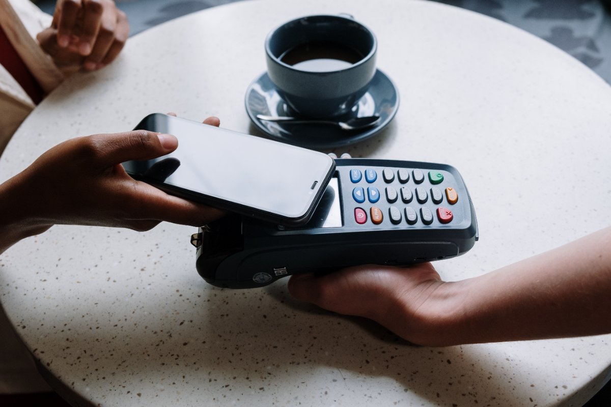 ClowidApp's tweet photo. Technology has made many aspects of our lives easier, and one area where it's had a significant impact is with the use of digital receipts. Receiving paper receipts and having to keep them organised in a wallet or purse are becoming a thing of the past. #digitalreceipts https://t.co/zVE0jfF3Og