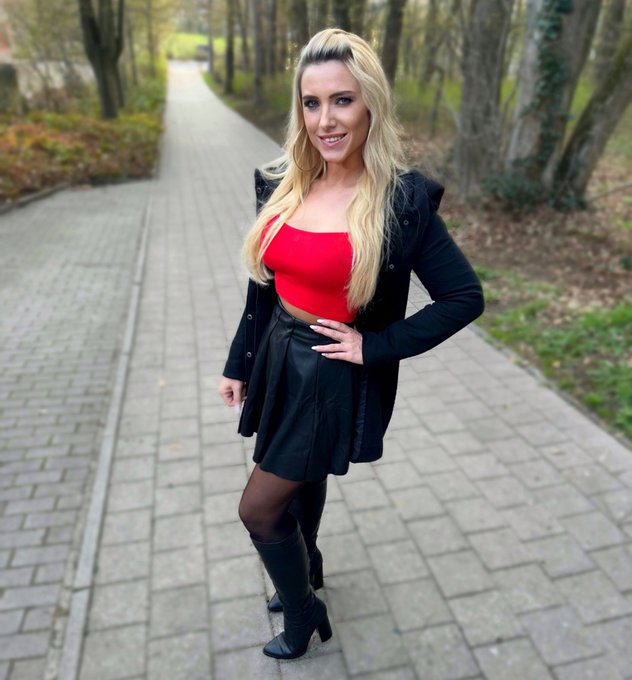 🫶🏼 Hi 🫶🏼 Da ist ja schon wieder der &bdquo;kleine Freitag&ldquo; 😀 Habt noch einen angenehmen Tag ihr S&uuml;&szlig;en ❤️ #daynia<a href="/tag/leather"class="tags"><span>#leather</span></a><a href="/tag/follow"class="tags"><span>#follow</span></a><a href="/tag/happy"class="tags"><span>#happy</span></a><a href="/tag/thursday"class="tags"><span>#thursday</span></a><a href="/tag/kisses"class="tags"><span>#kisses</span></a><a href="/tag/blondehair"class="tags"><span>#blondehair</span></a>