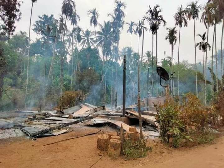 After fighting in AhLuLay village in Mon State's Bilin tsp on Apr 12, junta troops burnt down 3 houses in AhLuLay village &amp; fired artillery shells recklessly, injuring a local. Residents of AhLuLay &amp; nearby villages have fled due to junta's shelling. #WhatsHappeningInMyanmar