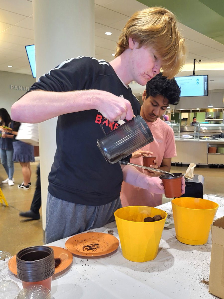 xavierdining's tweet photo. It's a Planet Vibe dinner. Beefless bulgogi and Xavier grown bokchoy vegetable rice followed by our microfarms planting event. #earthmonth #sustainability #Xavier #ChartwellsHigherEd https://t.co/D3pVYS7oUl
