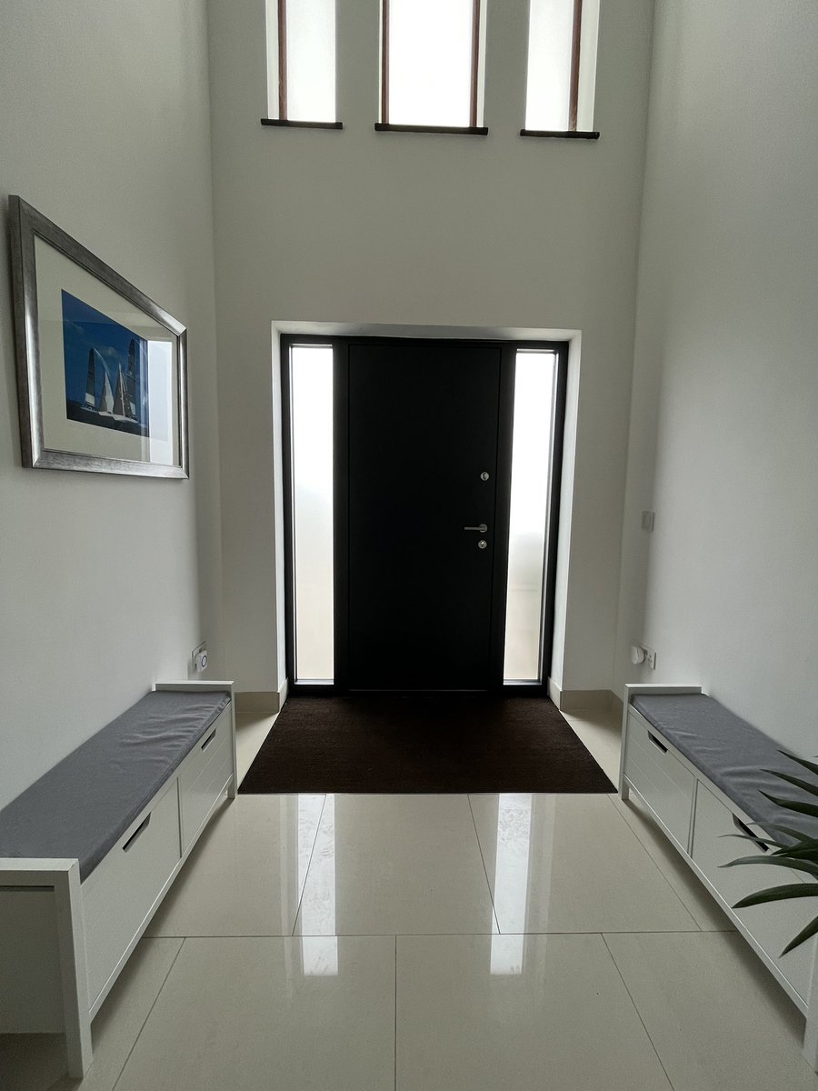 BenchmarkJosh's tweet image. An @InternormUK install in Saltdean last week by the @BenchmarkWin team 🚪

An anthracite grey AT540 aluminium entrance door with coupled sidelights allows for more light into the customers entrance 👌🏼