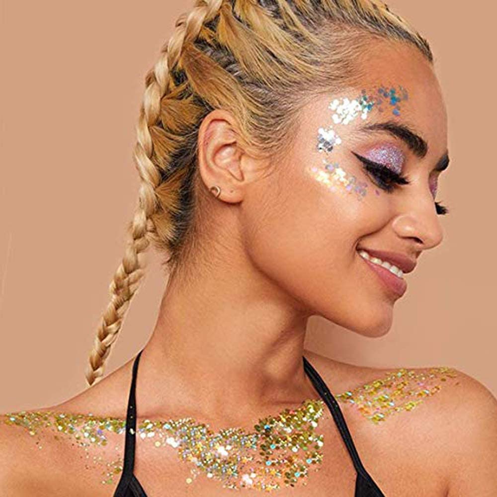 Who says you can't wear glitter during the day? ✨ Sparkle and shine all day long with a subtle shimmer eyeshadow or highlighter. #makeupmania #glittermakeup