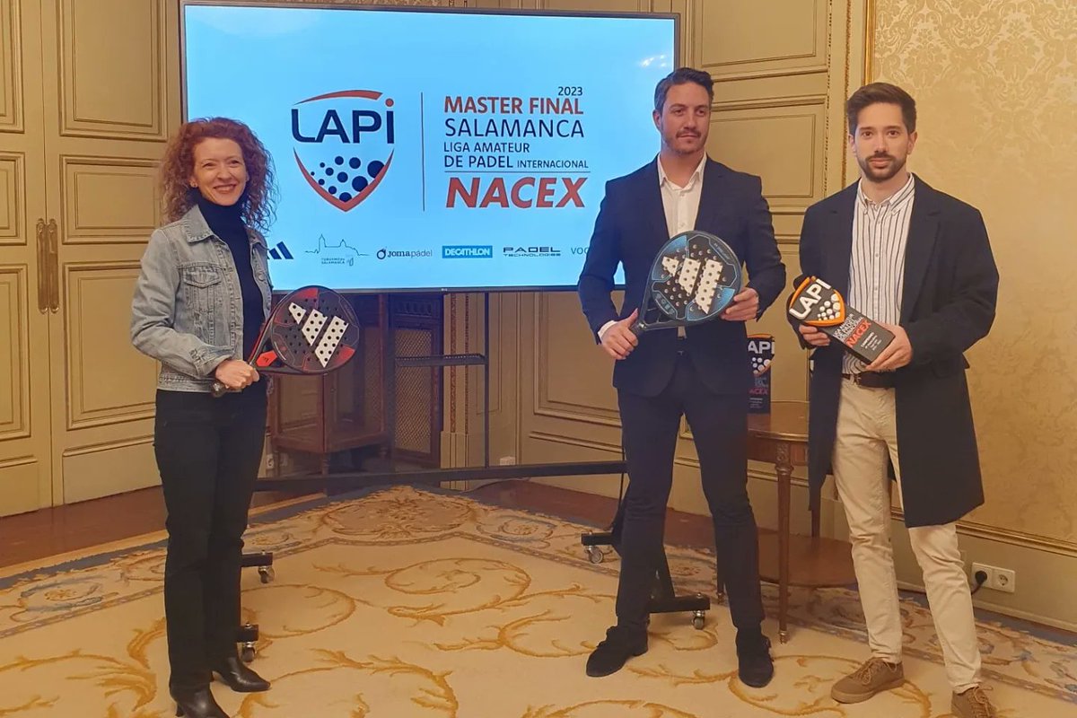 AnaSuarezcs's tweet photo. 🎾 El mayor encuentro nacional de jugadores de #pádel amateur de celebrará en #Salamanca este fin de semana 👏👏 Más de 1400 jugadores de 20 provincias diferentes disfrutarán de nuestra ciudad, en la #LigaLAPI. Seguimos apostando por el turismo deportivo!! @tdsalamanca https://t.co/Cd3CuciK1H