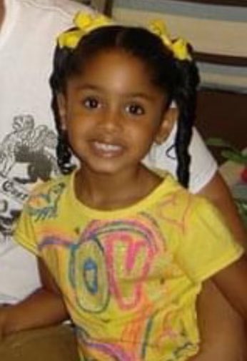 fulshear_sball's tweet photo. Today’s senior is THIS adorable little girl!! 😍 #GuessThatSenior 💜 Who is she?! https://t.co/8eVFzCX71h