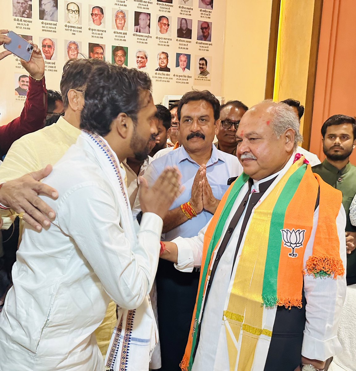 CShekharBJPMP's tweet photo. आज संभागीय भाजपा कार्यालय जबलपुर में 
केंद्रीय कृषि एवं किसान कल्याण मंत्री माननीय श्री नरेंद्र सिंह तोमर जी से सौजन्य  भेंट की 
@nstomar @BJP4MP @prabhat_sahujbp https://t.co/DvviVCcjM9