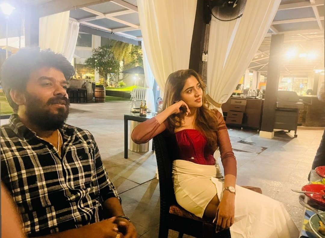 TrendsSudheer's tweet photo. Candid Pics of our Hero @sudheeranand at #CallingSahasra Director BDay party 🥳🤩

#SS4 #Sudigalisudheer https://t.co/6tYysTIikR