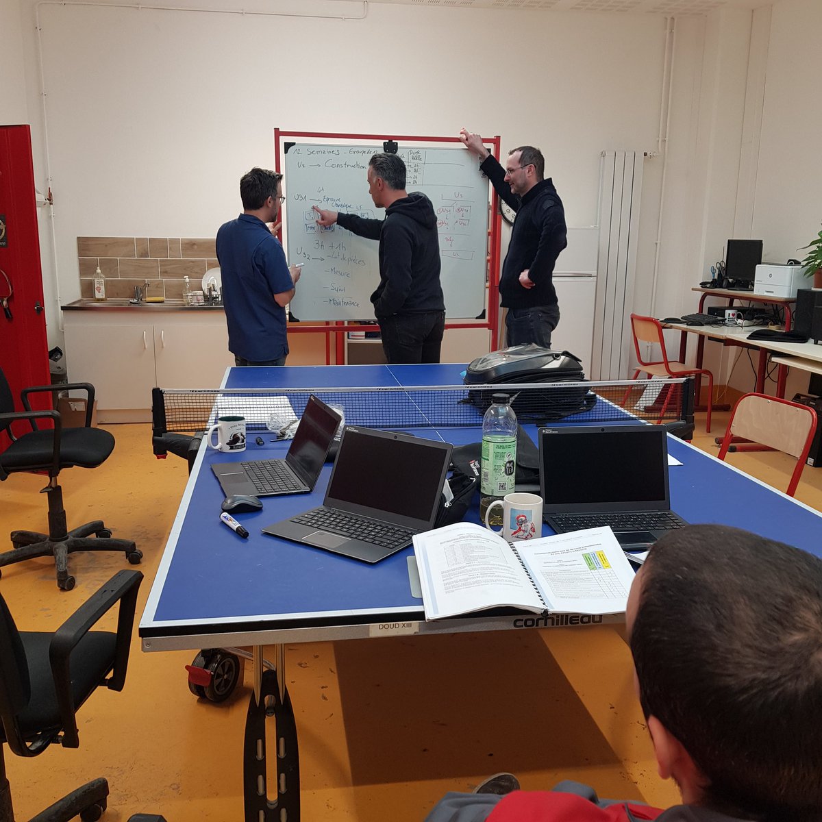 Boyer_monod's tweet photo. Reunion autour de la rénovation du bac pro #TRPM, stratégie de formation et de certification pour l'équipe d'usinage au lycée G.Monod #monodElB https://t.co/JTsfs1b1rU